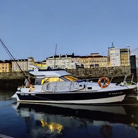 Botel Boat Cardeli Gijon
