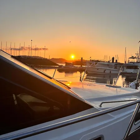 Boat Cardeli Botel